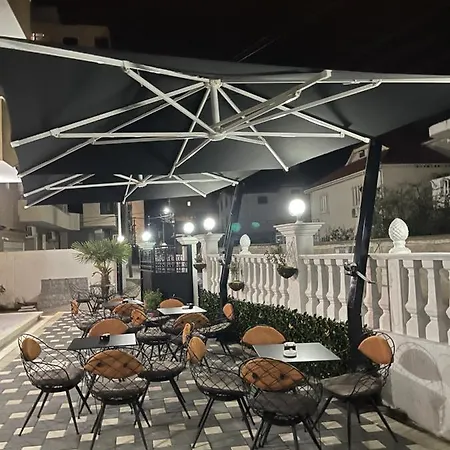 Hotel Dedej *