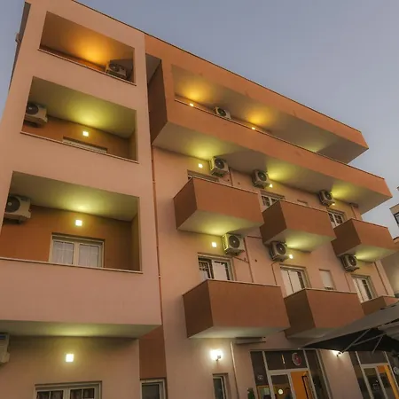 Hotel Dedej *